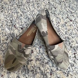 Toms Classic Slip on Shoes 8.5 Camo